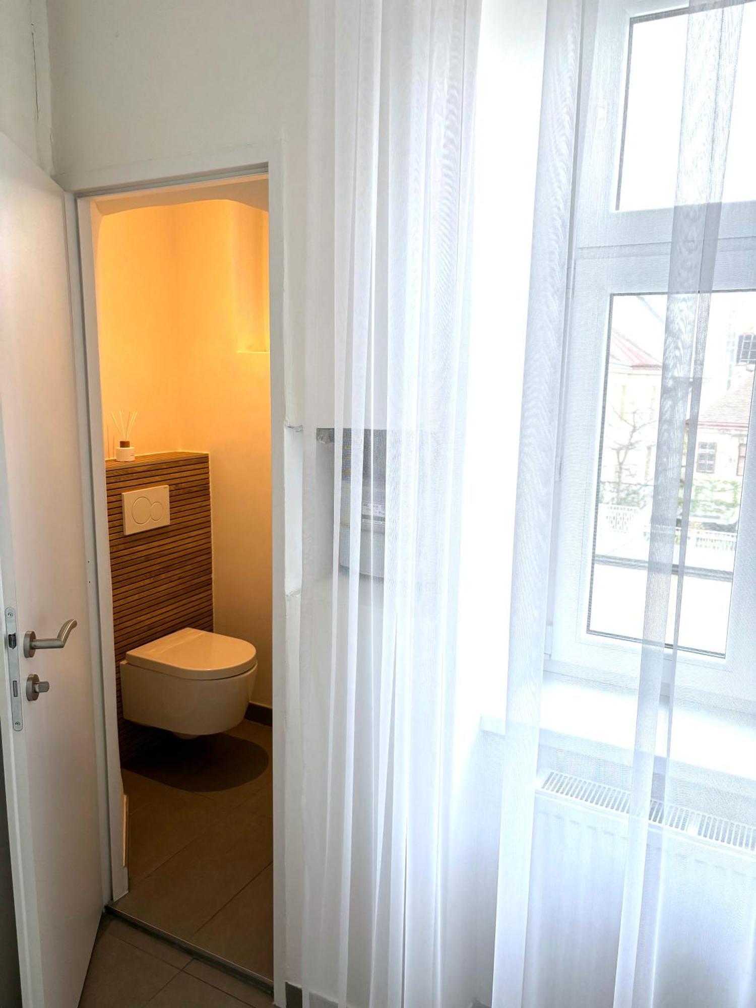 Traumhafte Wohnung Fuer 3, Grosszuegig, Walk In Dusche Vienna Esterno foto