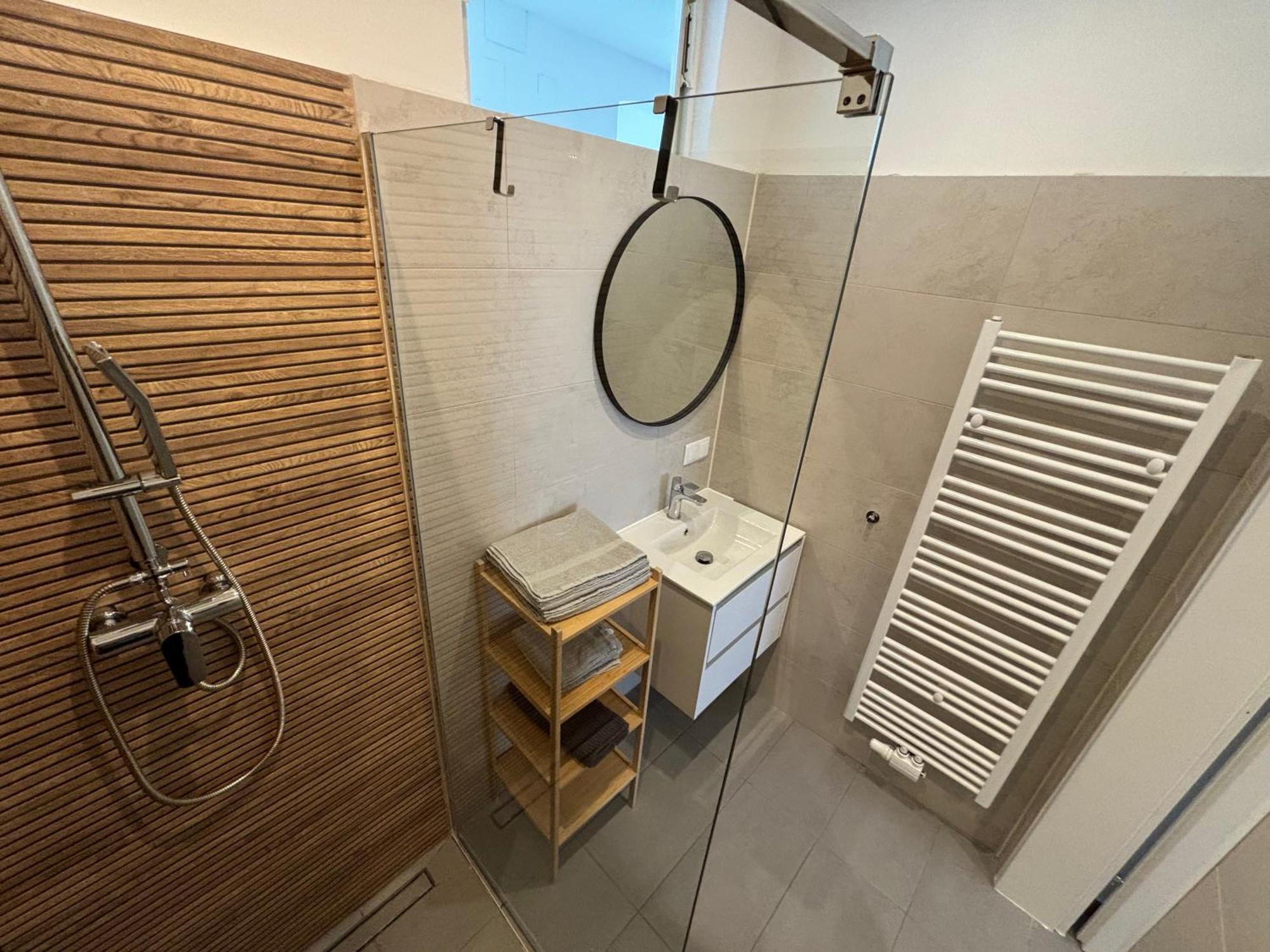 Traumhafte Wohnung Fuer 3, Grosszuegig, Walk In Dusche Vienna Esterno foto